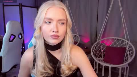 Snapshot of tessahamilton chatting on 11.16.25 TessaHamilton online show from 11.16.25