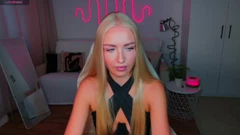 Snapshot of tessahamilton chatting on 06.25.26 TessaHamilton online show from 06.25.26