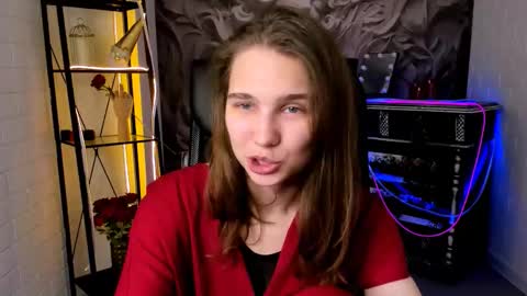 Snapshot of tessamill chatting on 09.10.25 Tessa online show from 09.10.25