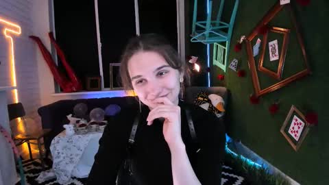 Snapshot of tessamill chatting on 09.26.25 Tessa online show from 09.26.25