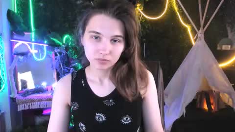 Snapshot of tessamill chatting on 10.06.25 Tessa online show from 10.06.25