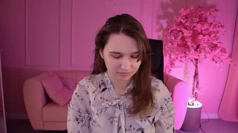 Snapshot of tessamill chatting on 04.21.26 Tessa online show from 04.21.26