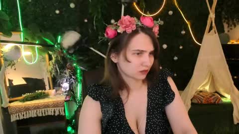 Snapshot of tessamill chatting on 05.12.26 Tessa online show from 05.12.26