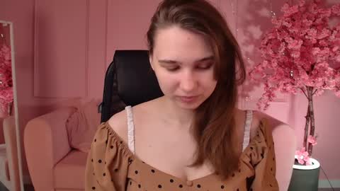 Snapshot of tessamill chatting on 05.21.26 Tessa online show from 05.21.26