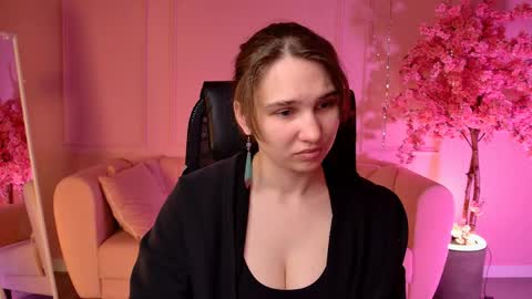 Snapshot of tessamill chatting on 05.30.26 Tessa online show from 05.30.26