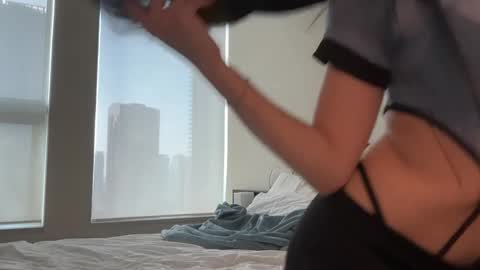 Snapshot of tessatan chatting on 10.27.25 Tessa online show from 10.27.25