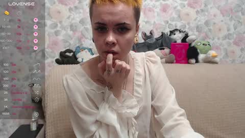 Snapshot of tessie_sun chatting on 05.26.26 Tessy online show from 05.26.26