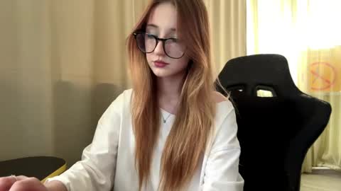 Snapshot of tessiekrenek chatting on 05.29.26 Asya online show from 05.29.26
