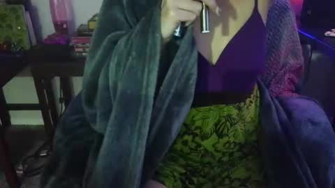 Snapshot of tetherbelle chatting on 12.17.25 tetherbelle online show from 12.17.25