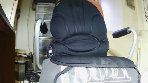 Snapshot of tetuo2 chatting on 12.21.25 tetuo2 online show from 12.21.25