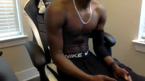 Snapshot of tevvdaren chatting on 10.31.25 tevvdaren online show from 10.31.25