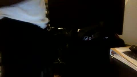 Snapshot of tevvdaren chatting on 11.17.25 tevvdaren online show from 11.17.25