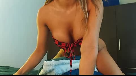 Snapshot of texas_curvykitten chatting on 05.22.26 texas_curvykitten online show from 05.22.26