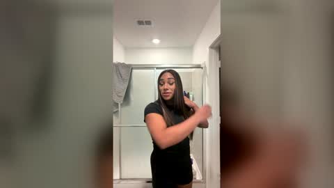 SELENE SANTOS online show from 03.17.26