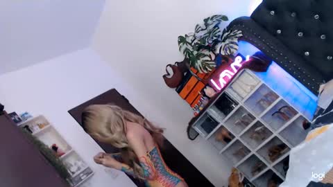 Snapshot of tgirl_adele chatting on 03.06.25 Itsme tgirlAdele online show from 03.06.25
