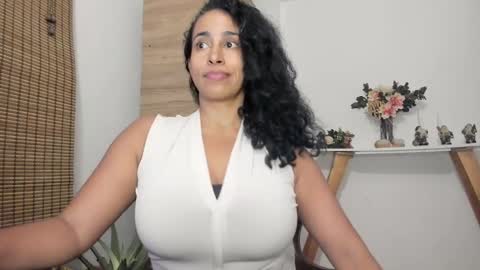 Thalia Gomex online show from 01.04.25