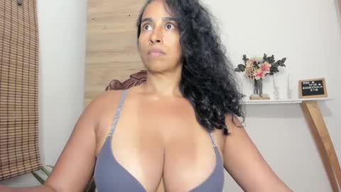 Thalia Gomex online show from 01.15.25