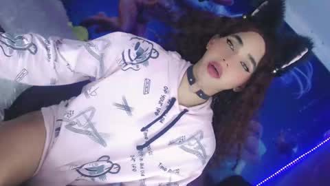 Snapshot of thalia_gil21 chatting on 02.19.25 Thalia Girl online show from 02.19.25