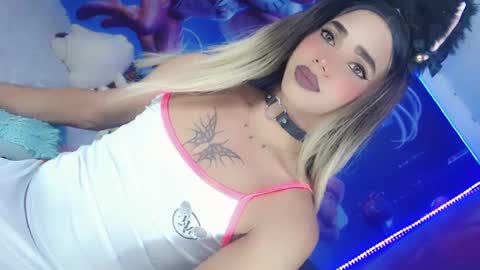 Snapshot of thalia_gil21 chatting on 02.21.25 Thalia Girl online show from 02.21.25