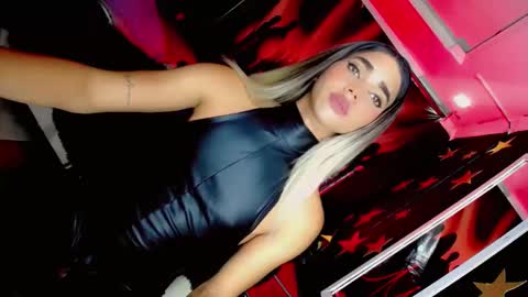 Snapshot of thalia_gil21 chatting on 02.22.25 Thalia Girl online show from 02.22.25