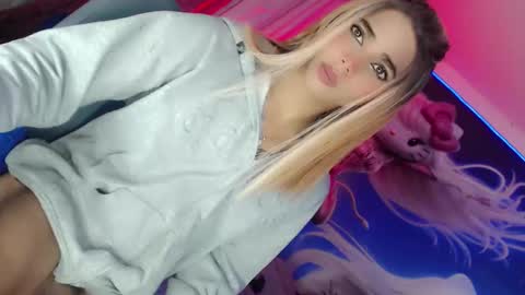 Snapshot of thalia_gil21 chatting on 02.28.25 Thalia Girl online show from 02.28.25