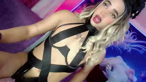 Snapshot of thalia_gil21 chatting on 03.02.25 Thalia Girl online show from 03.02.25