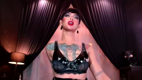 Snapshot of thalia_saint chatting on 06.19.26 Thalia Saint online show from 06.19.26