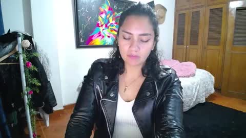 Snapshot of thaliacooper chatting on 12.23.24 online show from 12.23.24