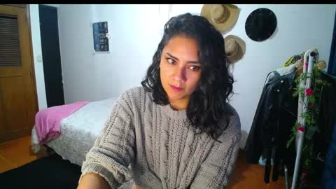 Snapshot of thaliacooper chatting on 01.12.25 online show from 01.12.25