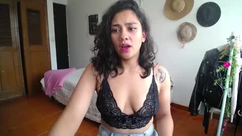 Snapshot of thaliacooper chatting on 02.14.25 online show from 02.14.25