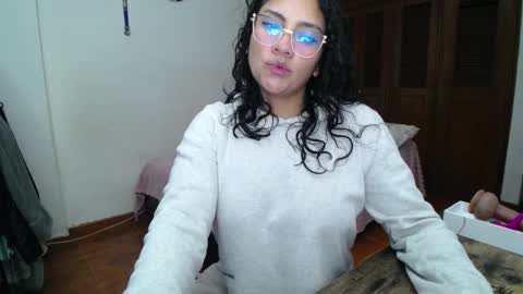 Snapshot of thaliacooper chatting on 09.14.25 online show from 09.14.25