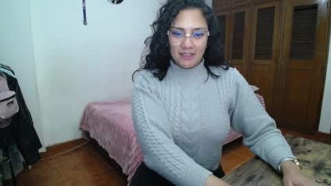 Snapshot of thaliacooper chatting on 09.20.25 online show from 09.20.25