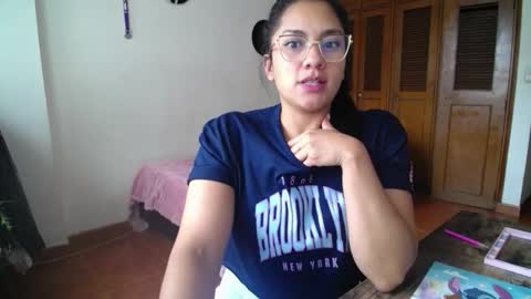 Snapshot of thaliacooper chatting on 10.01.25 online show from 10.01.25