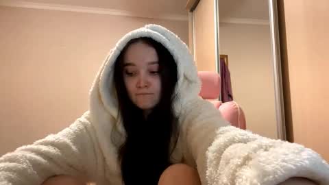 Snapshot of thaliakuchem chatting on 02.21.26 Yumi online show from 02.21.26