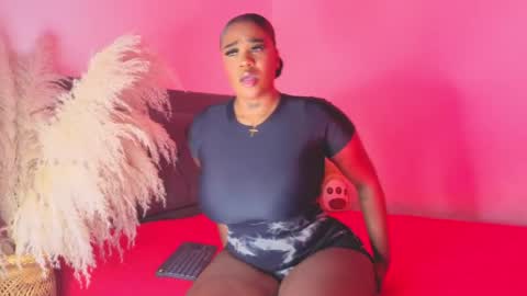 Snapshot of thalyanna_ebony chatting on 05.01.26 thalyanna_ebony online show from 05.01.26