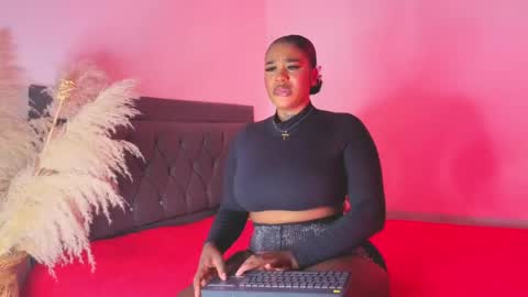 Snapshot of thalyanna_ebony chatting on 05.02.26 thalyanna_ebony online show from 05.02.26