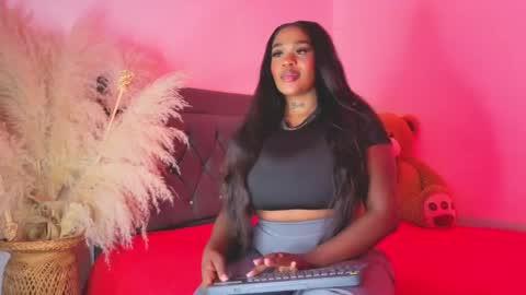 Snapshot of thalyanna_ebony chatting on 05.10.26 thalyanna_ebony online show from 05.10.26