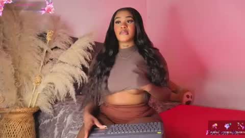 Snapshot of thalyanna_ebony chatting on 06.11.26 thalyanna_ebony online show from 06.11.26