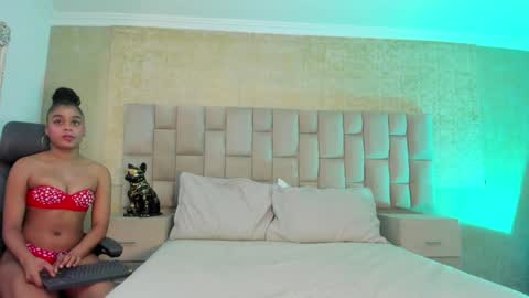 Snapshot of thamara_foxxx chatting on 12.16.24 Thamara Fox online show from 12.16.24