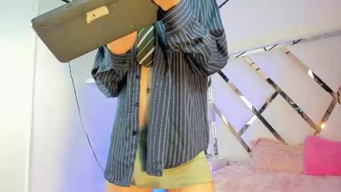 Snapshot of thanier_18 chatting on 05.16.26 thanier_18 online show from 05.16.26