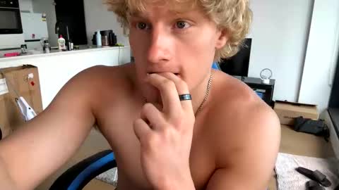 Snapshot of thatbl0ndeboyx chatting on 02.22.26 liammlust online show from 02.22.26