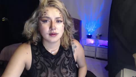 Snapshot of thatgirl2003 chatting on 10.04.25 online show from 10.04.25