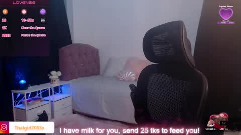 Snapshot of thatgirl2003 chatting on 10.12.25 online show from 10.12.25