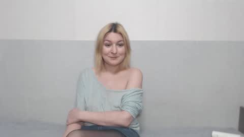 Snapshot of the_basic_instinctt chatting on 01.27.25 Eva online show from 01.27.25