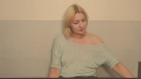 Snapshot of the_basic_instinctt chatting on 08.05.26 Eva online show from 08.05.26