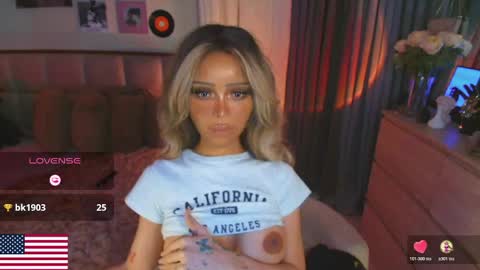 Snapshot of the_enchantressxx chatting on 04.25.26 nabi butterfly online show from 04.25.26