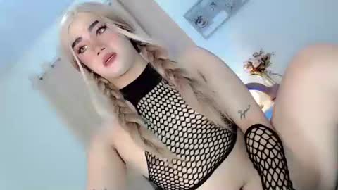 Snapshot of the_naughty_kyra chatting on 09.17.25 the_naughty_kyra online show from 09.17.25
