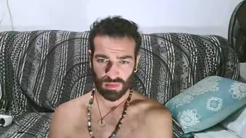 Snapshot of the_nomad_show chatting on 10.04.25 T online show from 10.04.25