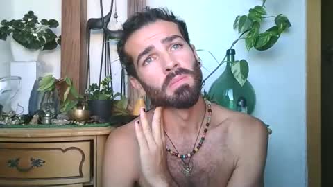 Snapshot of the_nomad_show chatting on 10.10.25 T online show from 10.10.25