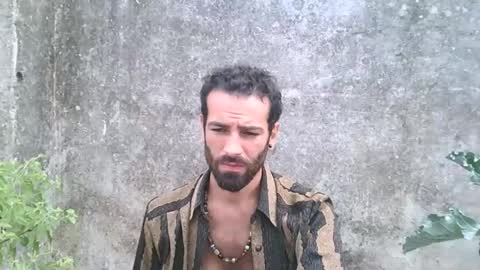 Snapshot of the_nomad_show chatting on 10.12.25 T online show from 10.12.25